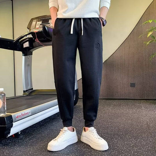 Herren Slim-Tapered Jogginghose aus Baumwollmix mit Bündchen, Tunnelzug und dezenter Logo-Applikation Shop Nory