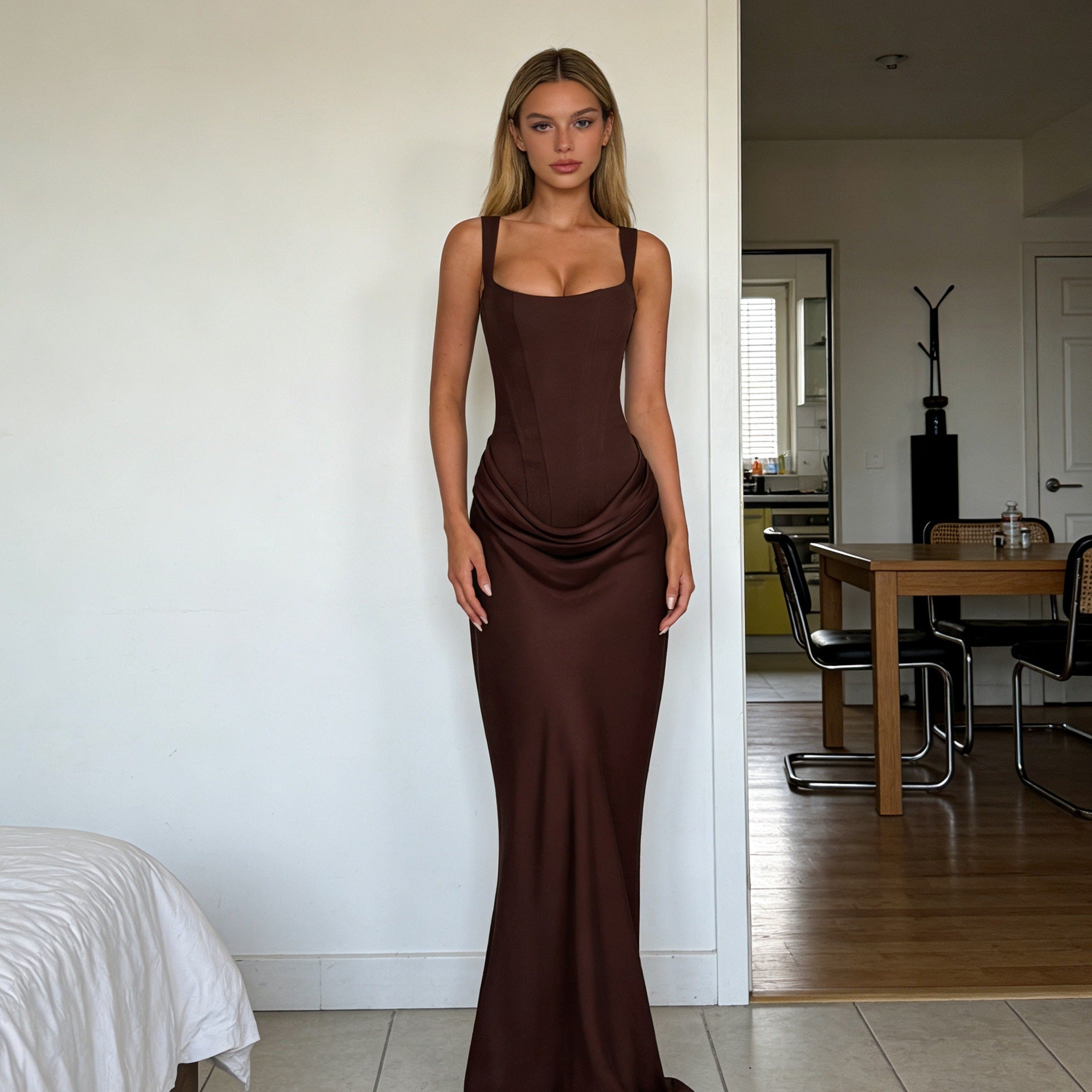 Damen Elegantes Wickelkleid mit schulterfreien Trägern und raffiniertem Drapierungsdetail