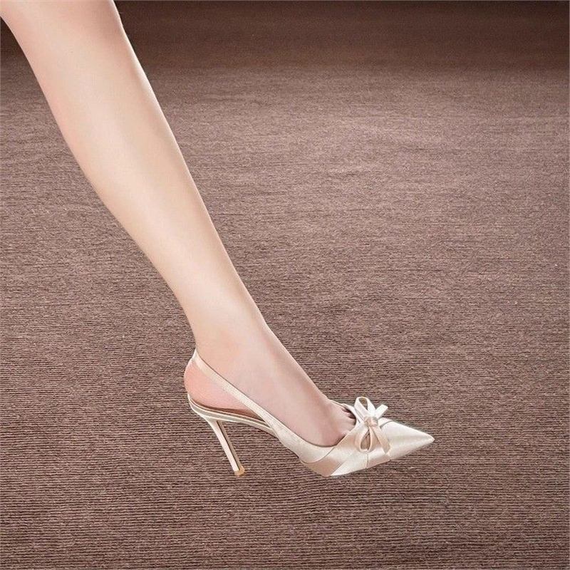Damen Elegante spitz zulaufende Satin-Mules mit niedrigem Kittenabsatz und Zierschleife Shop Nory