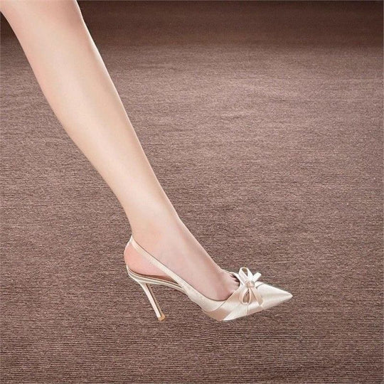 Damen Elegante spitz zulaufende Satin-Mules mit niedrigem Kittenabsatz und Zierschleife Shop Nory