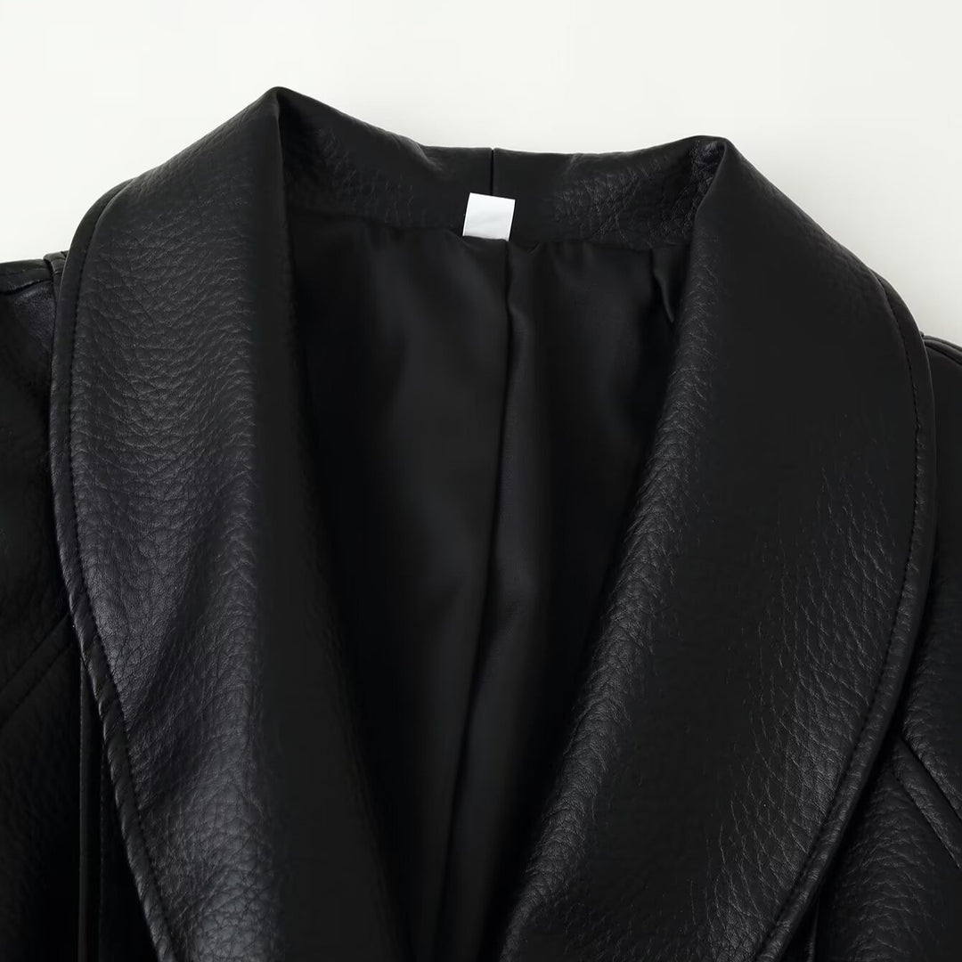 Damen Kurzblazer aus veganem Leder mit Schalkragen und Taillenbindegürtel Shop Nory