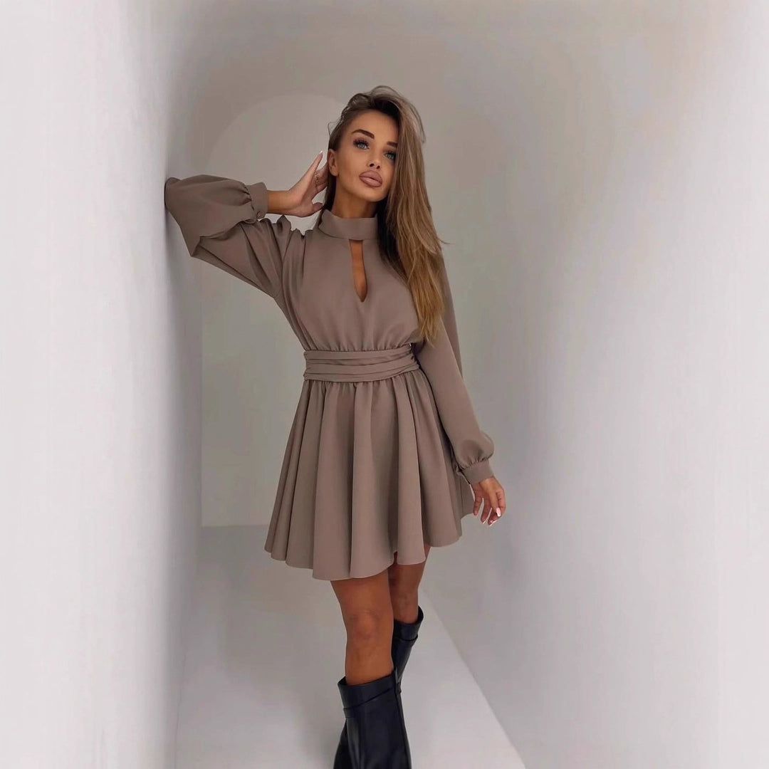Damen Elegantes Kurzkleid mit Stehkragen, Cut-Out, weitem Glockenrock und Taillenschärpe Shop Nory