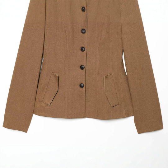 Damen Taillierte Kurzblazerjacke mit Kontrastkragen und Pattentaschen Shop Nory