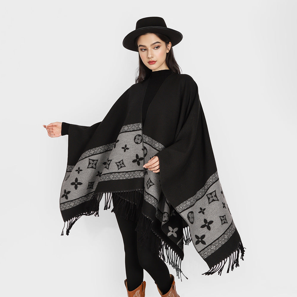 Damen Eleganter V-Ausschnitt Poncho aus feinem Wollmix mit kontrastierendem Jacquardbesatz und Fransensaum Shop Nory