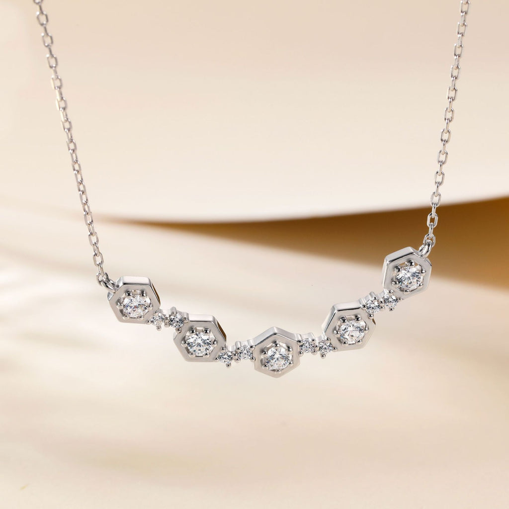 Damen Halskette mit hexagonalem Design und funkelnden Zirkonia Shop Nory