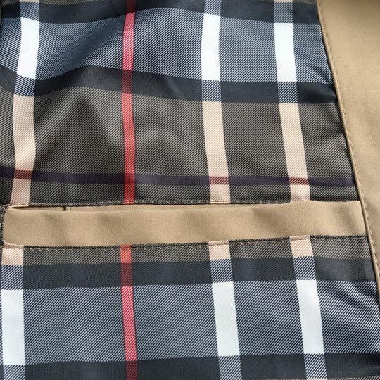 Herren Schmal geschnittener Trenchcoat mit Reverskragen und dezenter Knopfleiste Shop Nory