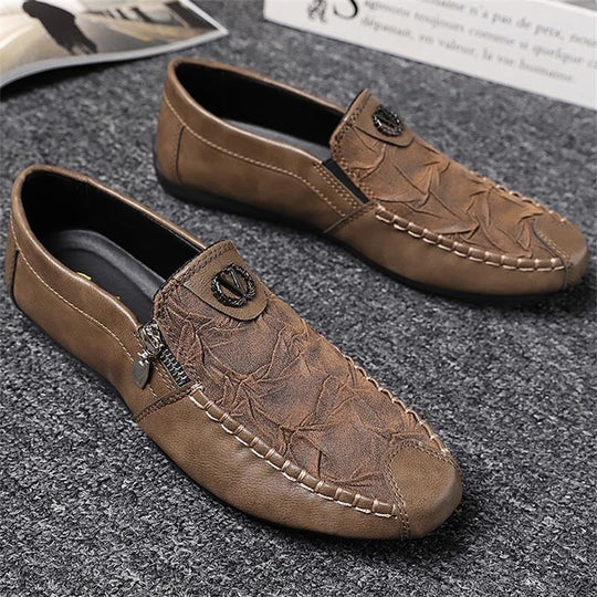 Herren elegante Lederoptik Slipper mit Zierreißverschluss, handgenähter Mokassinnaht und flexibler Komfortsohle Shop Nory