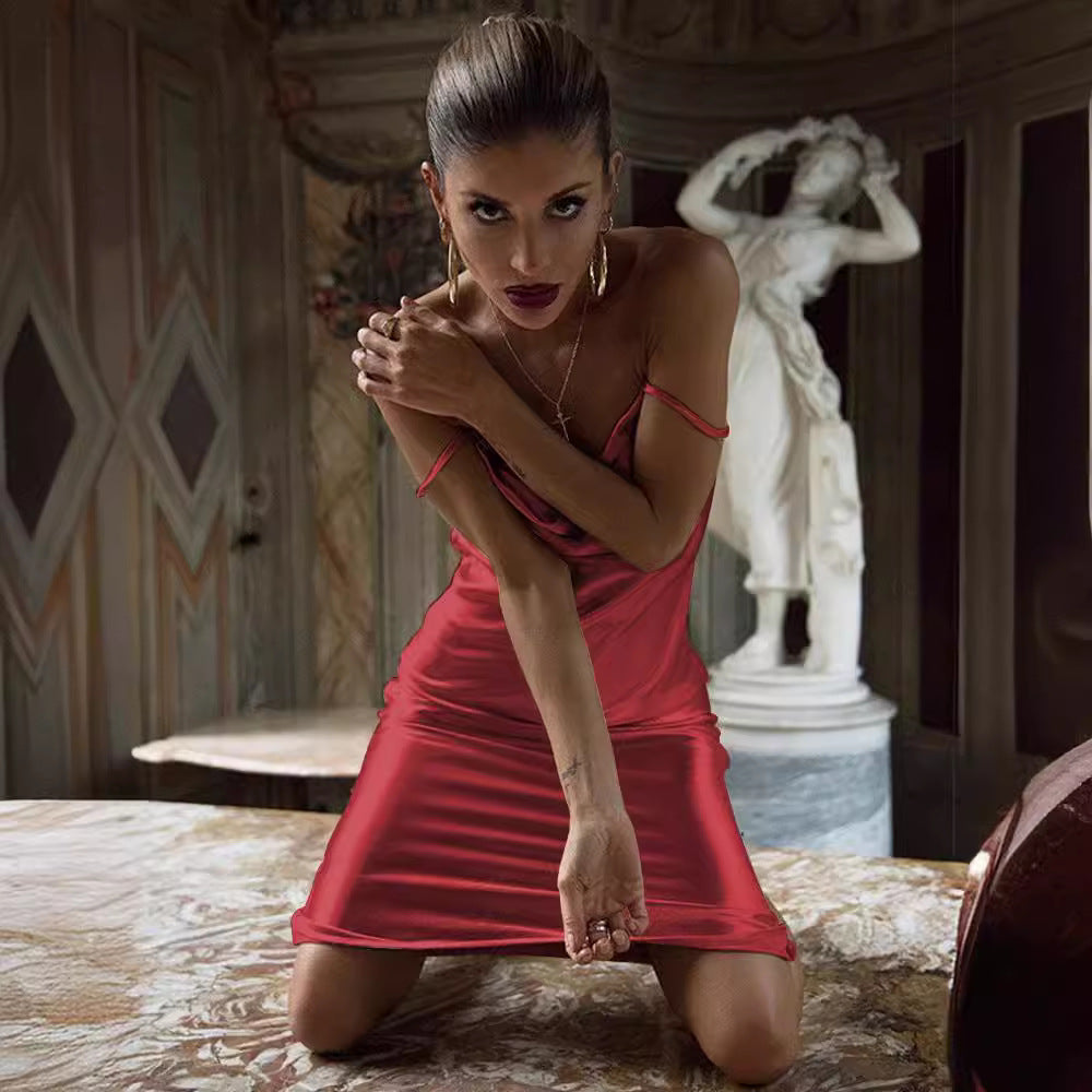 Damen Elegantes Satin-Maxikleid mit schmalen Trägern und fließendem Schnitt