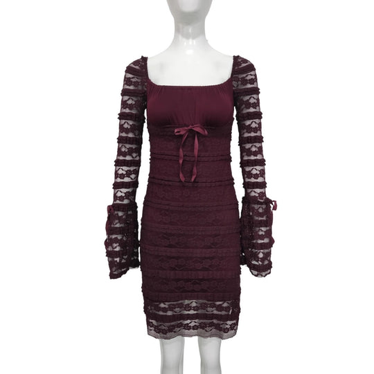 Damen Enganliegendes Spitzen-Minikleid mit Carmenausschnitt, Rüschenlagen & Trompetenärmeln Shop Nory