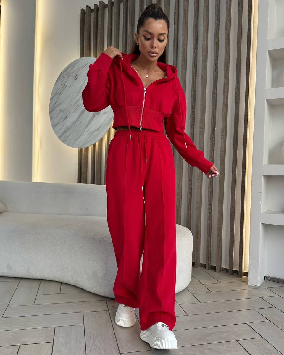 Damen sportliches Set aus cropped Kapuzenjacke und bequemen, lockeren Sporthosen