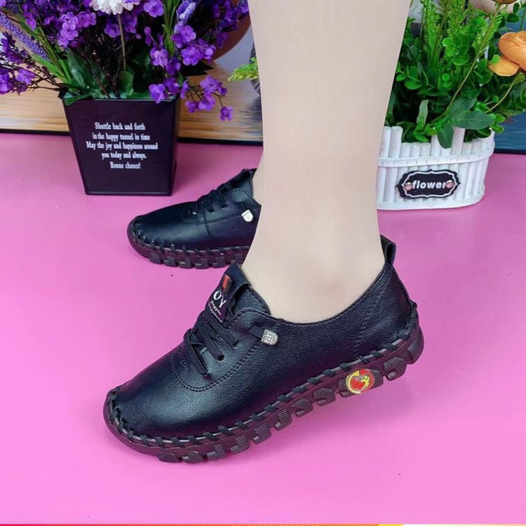 Damen Flexible Lederoptik-Sneaker mit handgenähter Kontrastnaht und profilierter Gummilaufsohle Shop Nory