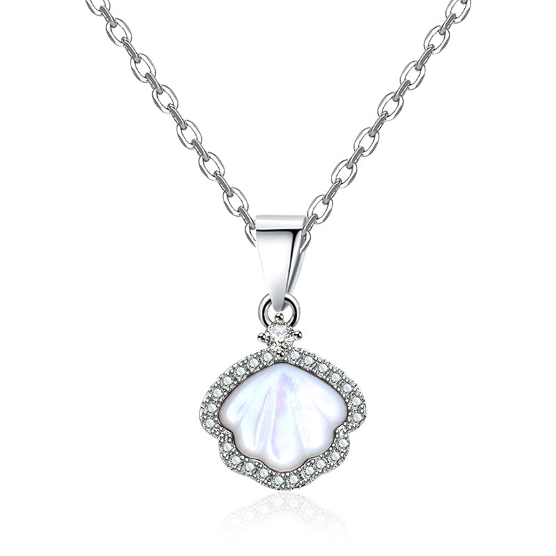 Damen Halskette mit muschelförmigem Anhänger und funkelndem Zirkonia-Besatz Shop Nory