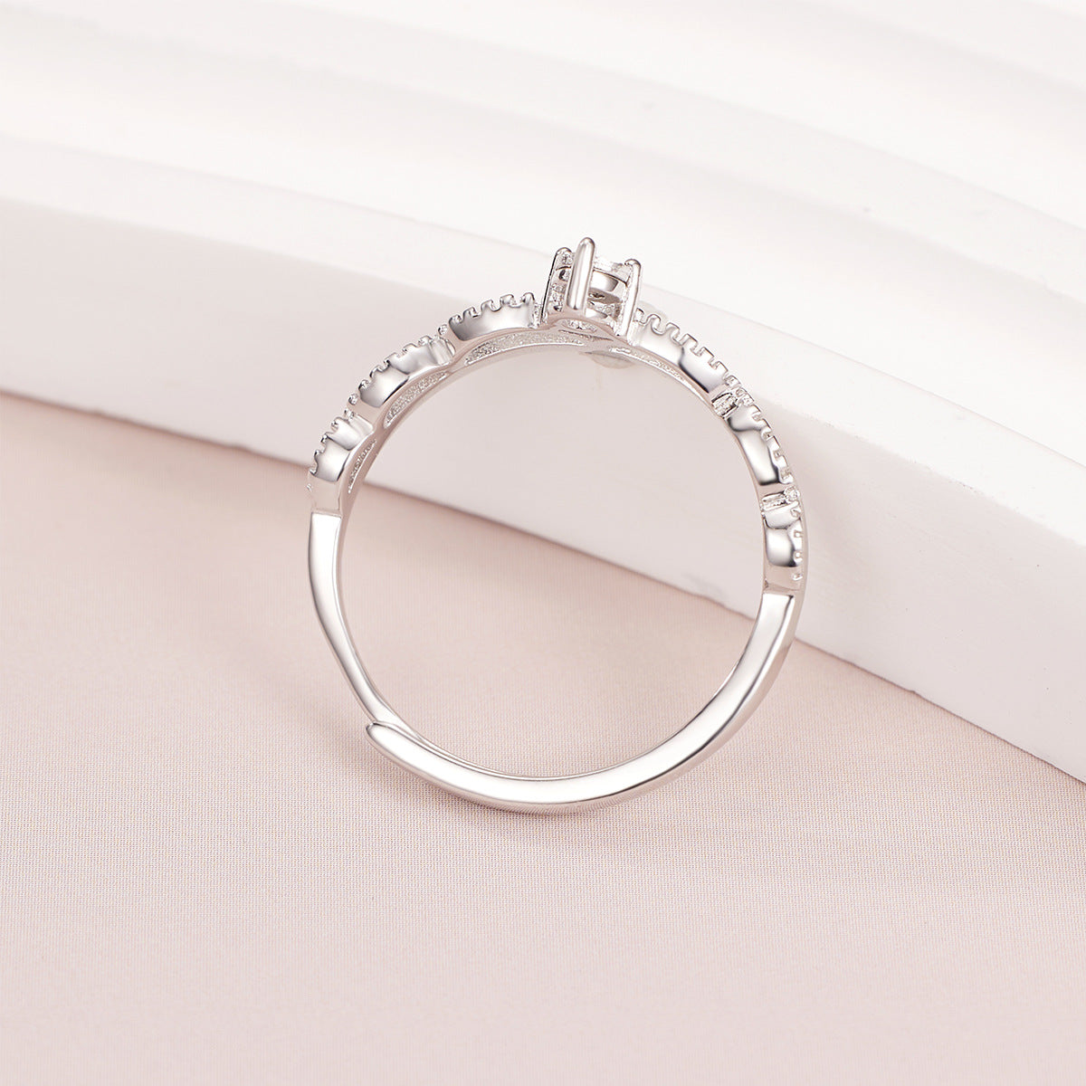 Damen Ring mit filigranem Design und funkelnden Zirkonia Shop Nory