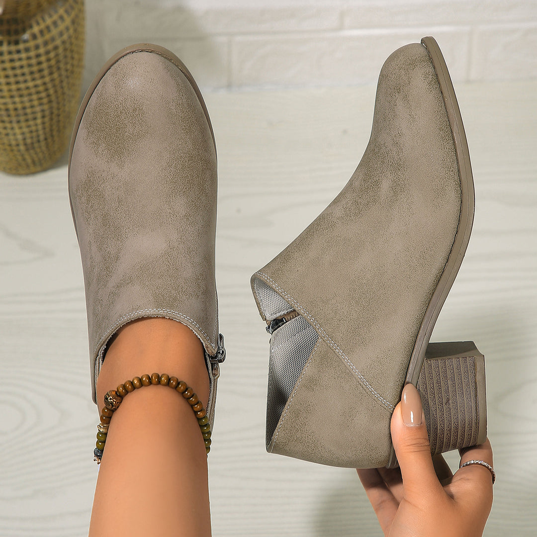 Damen kurze Stiefelette mit seitlichem Reißverschluss gepolstertem Komfortfußbett und stabilem Blockabsatz Shop Nory