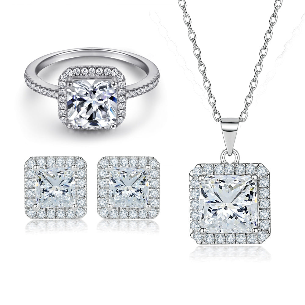 Damen Halskette mit elegantem quadratischem Anhänger und funkelndem Zirkonia-Besatz Shop Nory