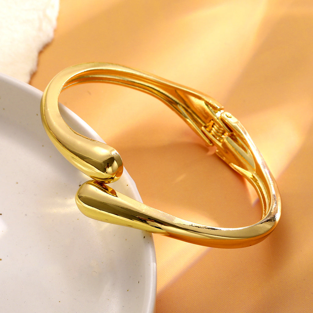 Damen eleganter goldfarbener Armreif Shop Nory