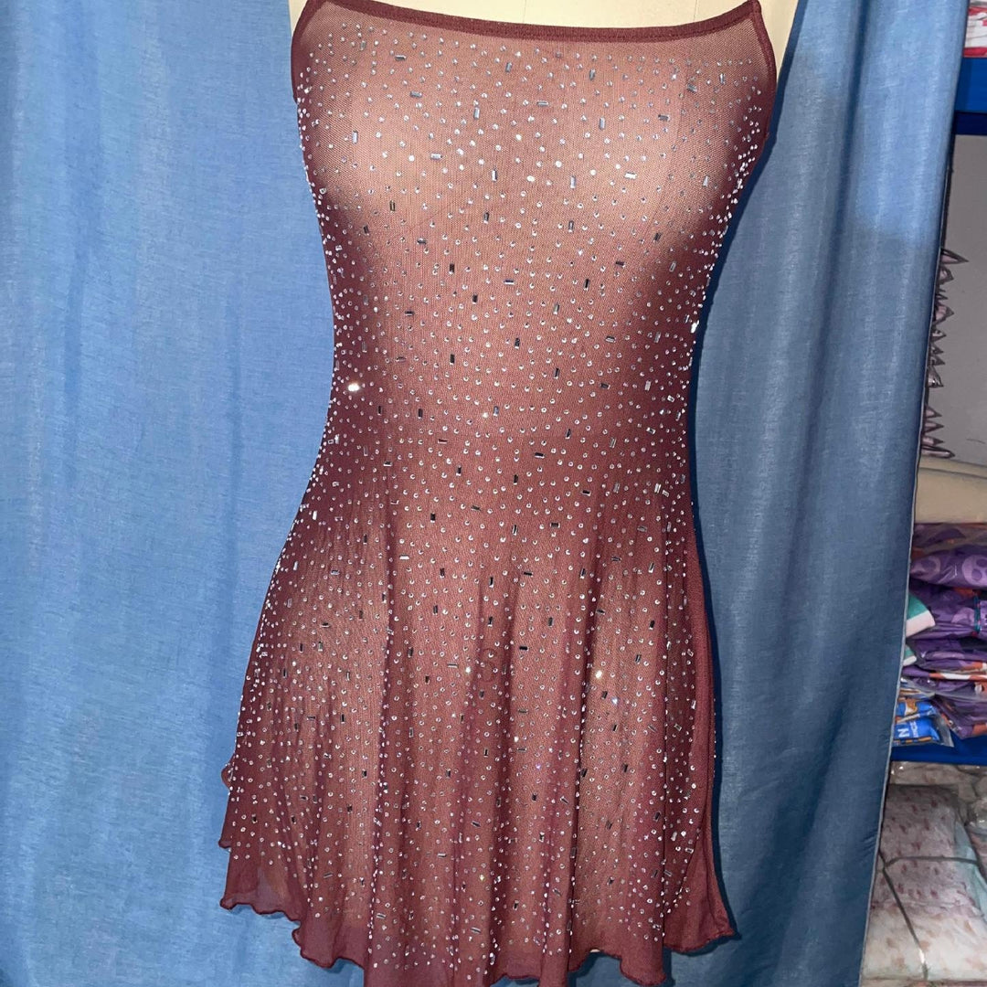 Damen Minikleid mit funkelnden Pailletten und raffinierten Details
