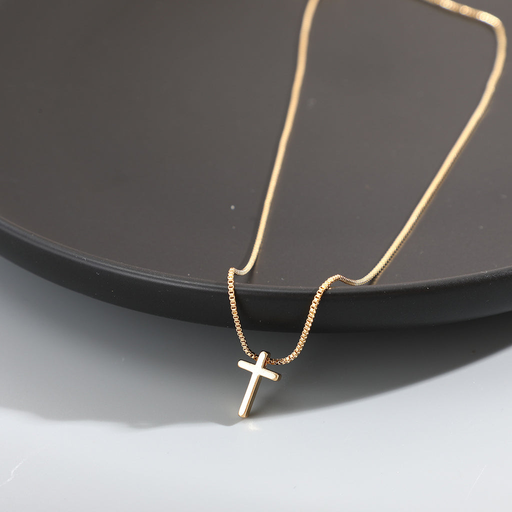 Damen Halskette mit filigranem Kreuzanhänger Shop Nory