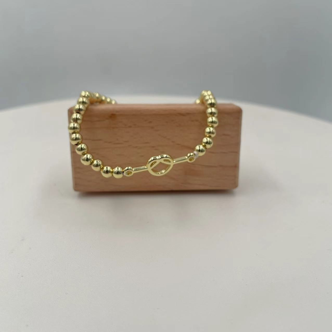 Damen Armband aus feinen, goldfarbenen Kugelperlen Shop Nory
