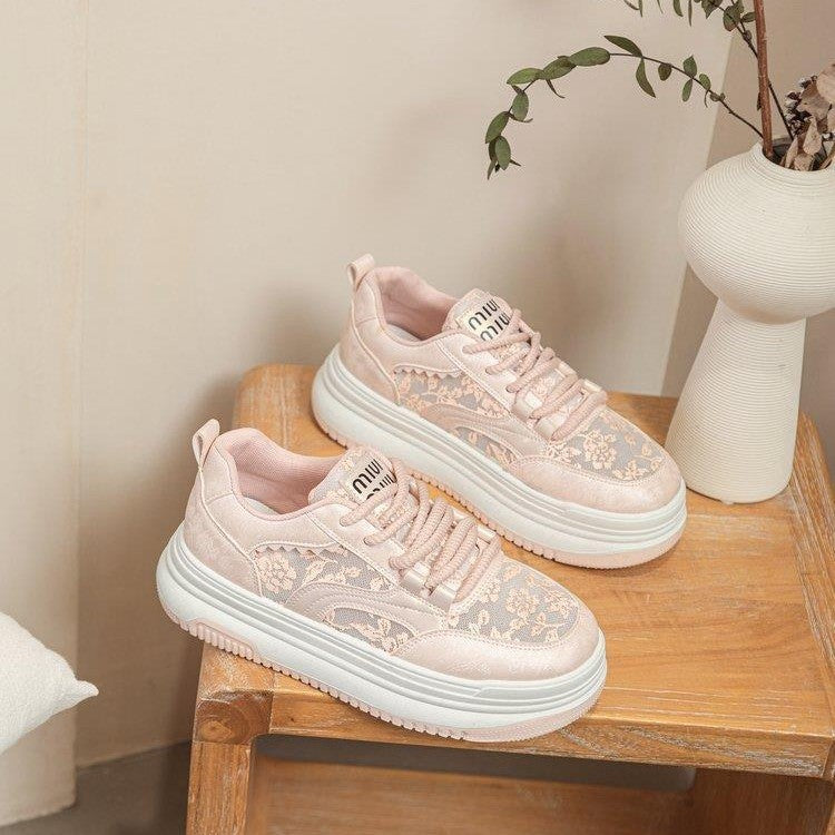 Damen Sneakers mit filigranem Blumenmotiv und gepolsterter Sohle