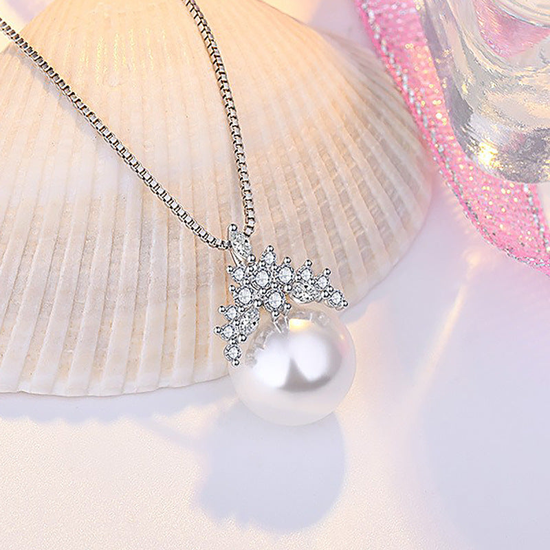 Damen Halskette mit kunstvollem Perlenanhänger und funkelnden Zirkonia-Details Shop Nory