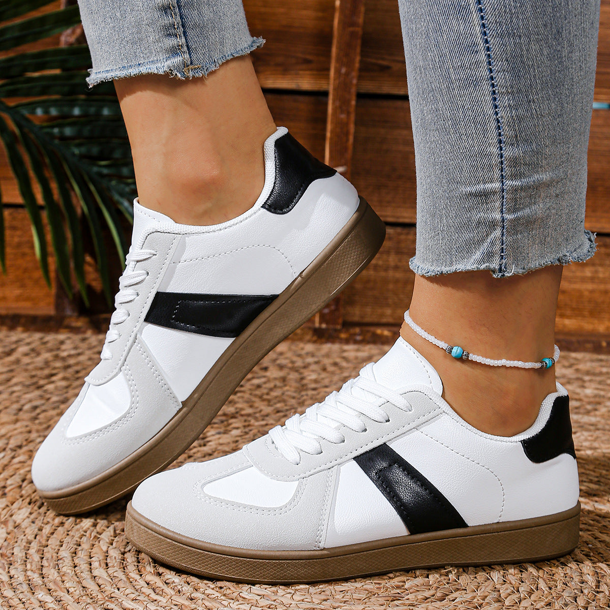 Damen Sneakers mit glänzenden Akzenten und bequemem Fußbett
