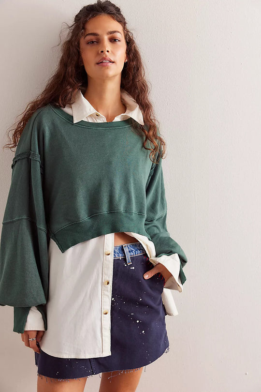 Damen cropped Oversize-Sweatshirt mit Daumenloch, fransigem Saum und weitem Raglanärmel Shop Nory