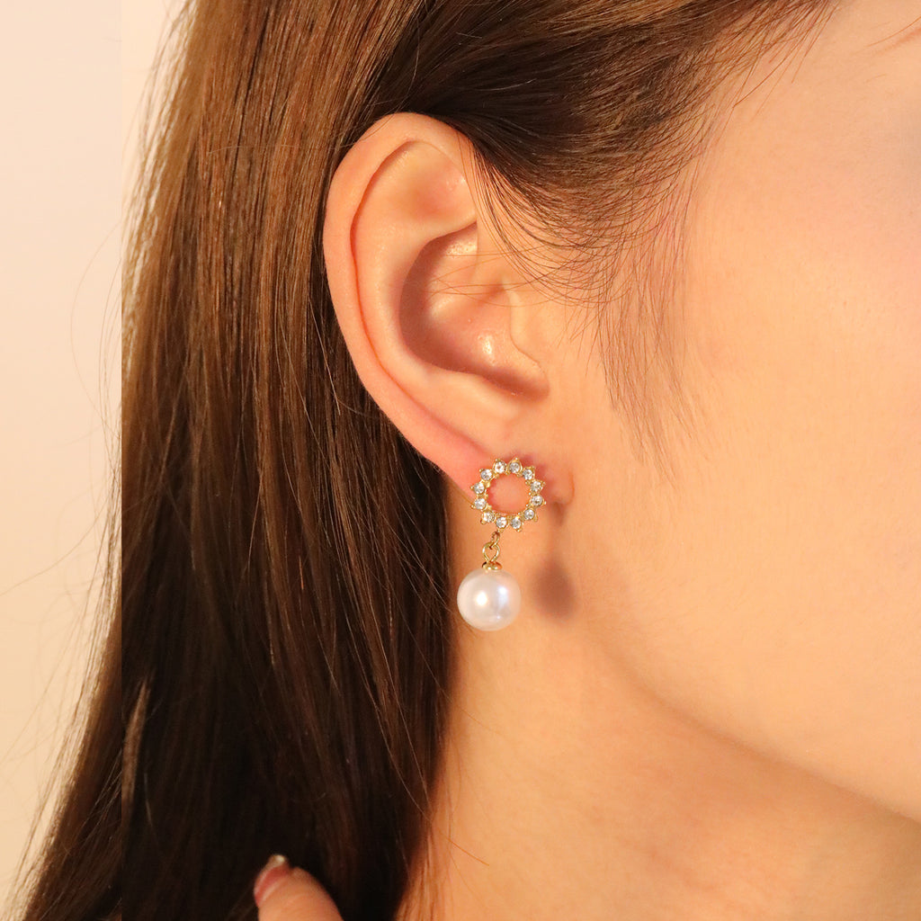 Damen Hängende Ohrstecker mit Perlenanhänger und funkelnden Kristallen Shop Nory