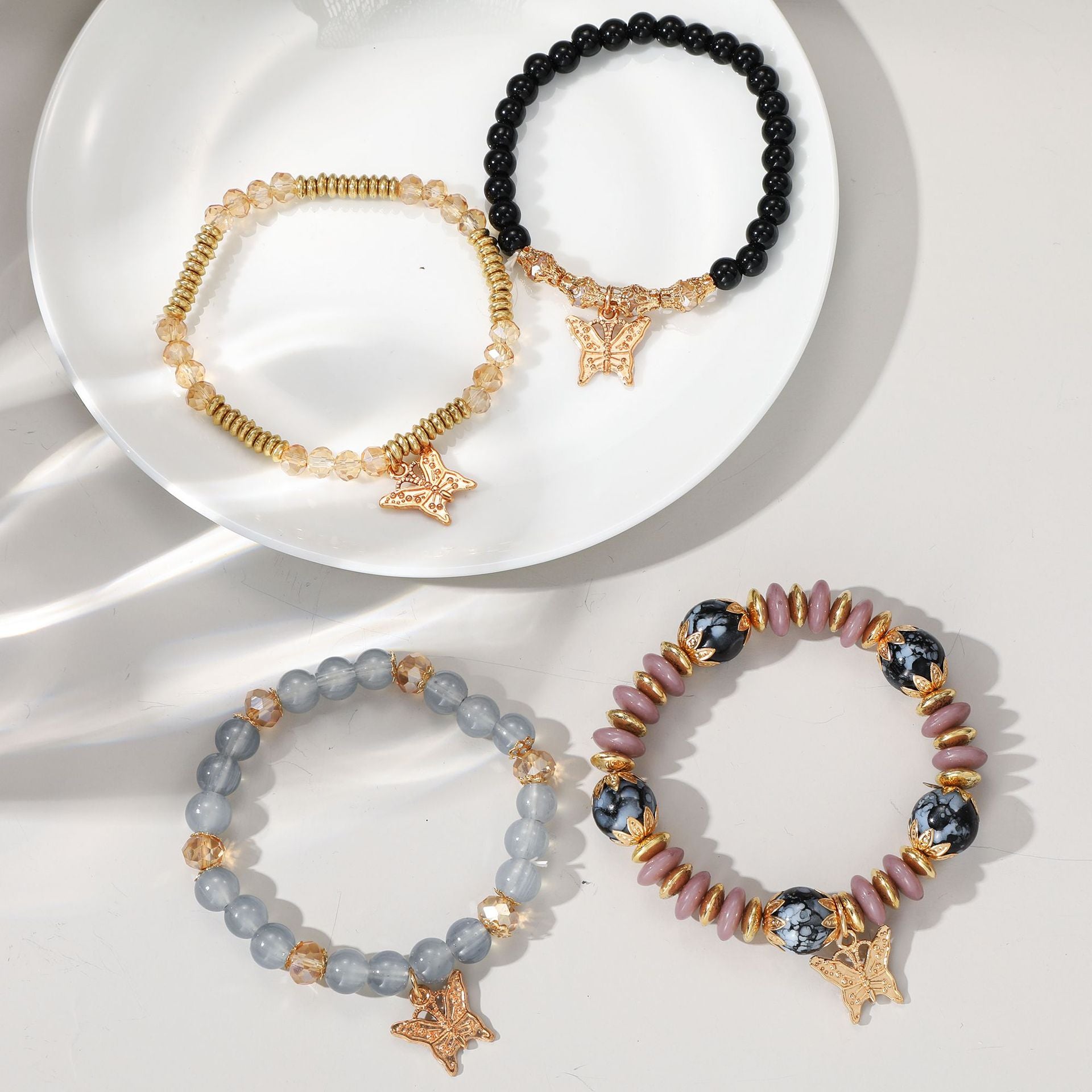 Damen Armband-Set mit filigranen Schmetterlingsanhängern und funkelnden Akzenten Shop Nory