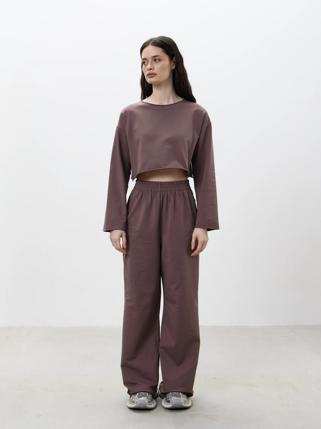 Damen Kurzgeschnittenes Sweatshirt und High-Waist Relax-Jogginghose Set Shop Nory