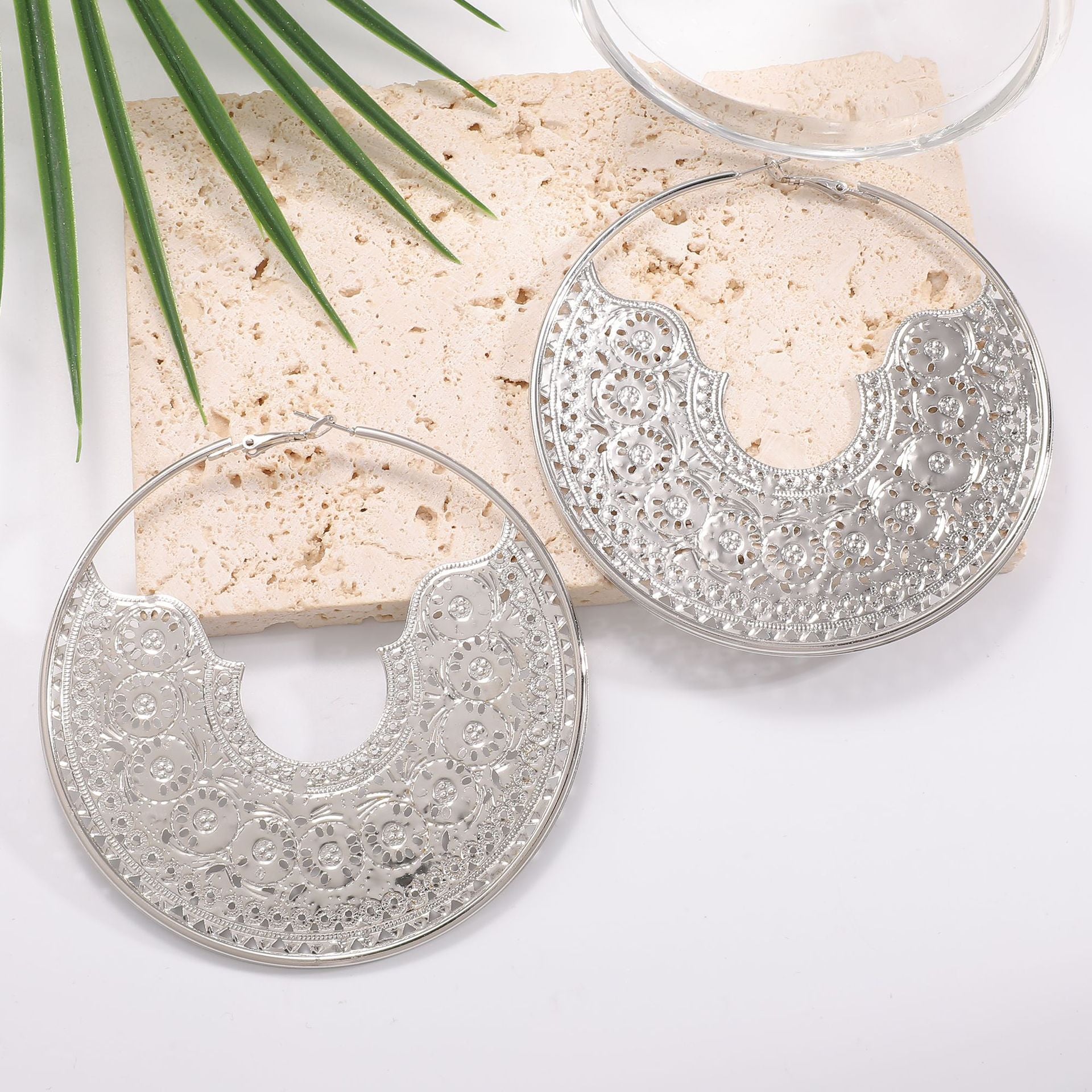 Damen Hängende Ohrringe mit filigranem, floralem Design Shop Nory