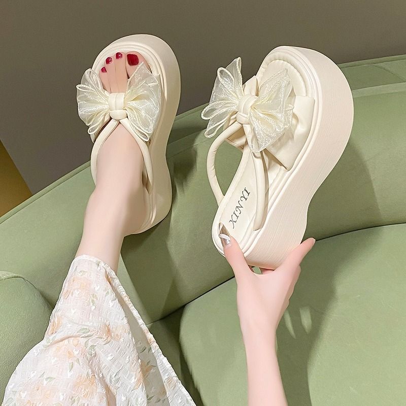 Damen Plateau‑Pantolette mit hoher Wedgesohle und organza‑Blütenapplikation Shop Nory