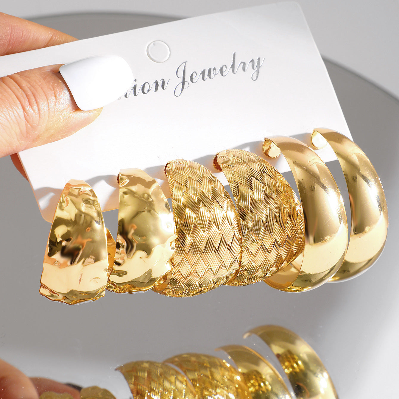 Damen Creolen Ohrringe Set aus hochwertiger, glänzender Metalloberfläche Shop Nory