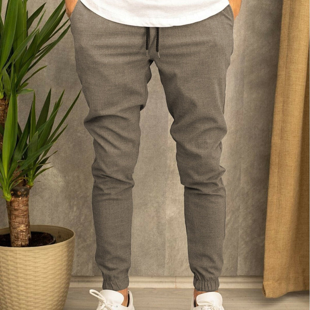 Herren Slim-Fit Jogginghose mit elastischem Bund und praktischen Seitenklapptaschen