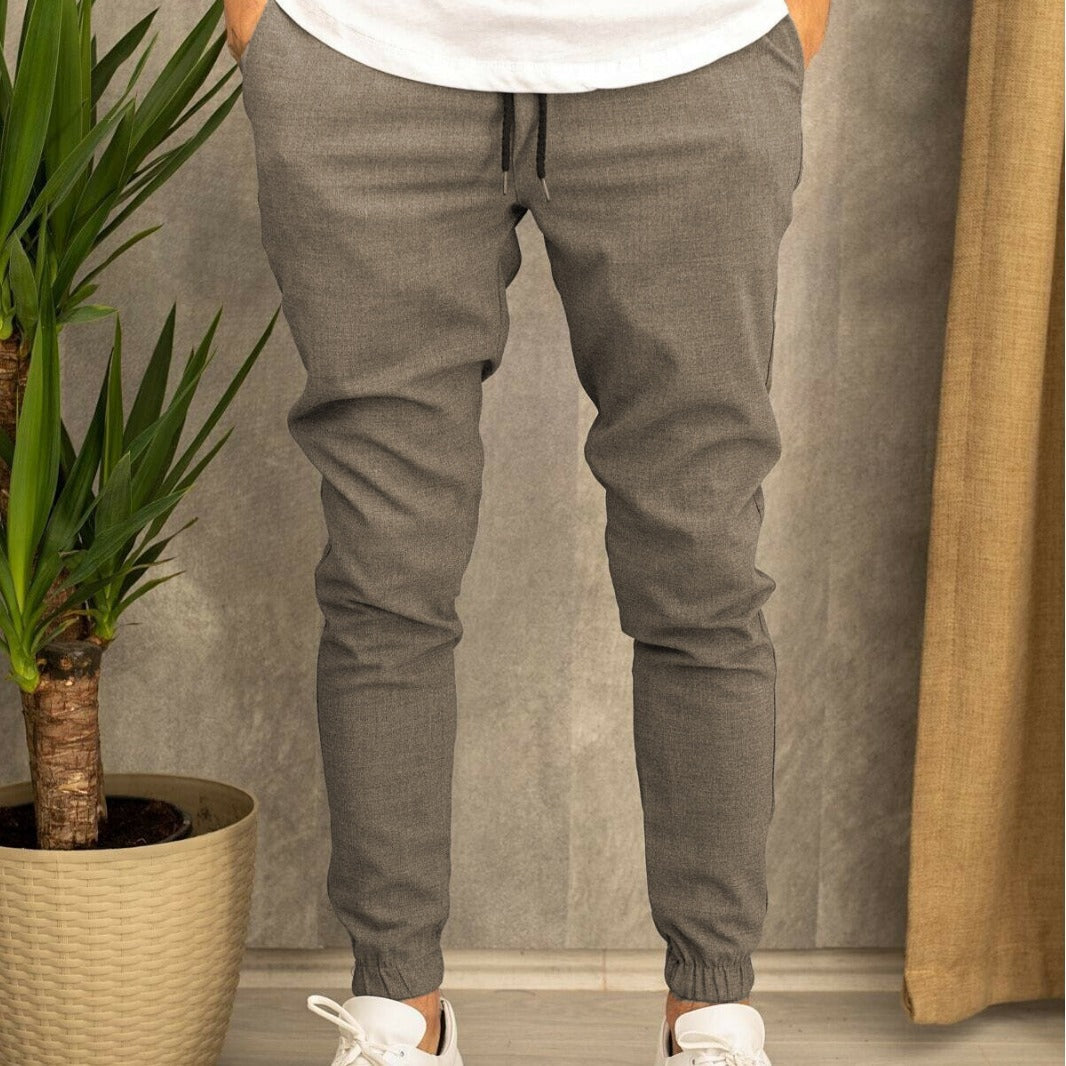 Herren Slim-Fit Jogginghose mit elastischem Bund und praktischen Seitenklapptaschen