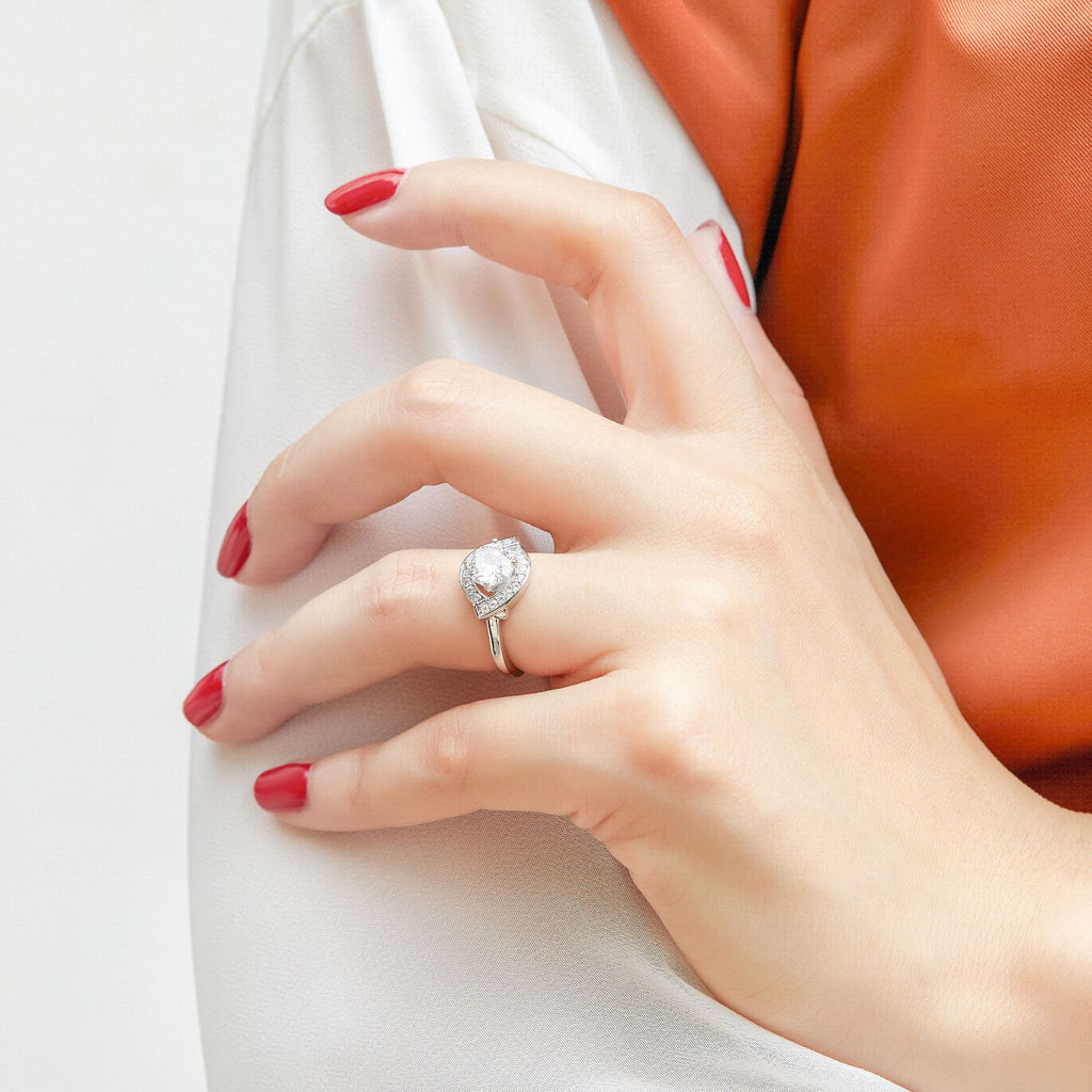 Damen eleganter Verlobungsring mit kunstvollem Designs und funkelnden Zirkonia Shop Nory