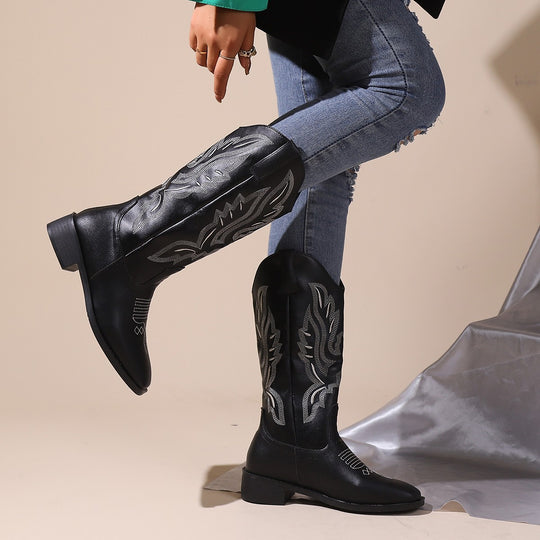 Damen Cowboystiefel mit mittelhohem Schaft, quadratischer Zehenpartie und dekorativer Stickerei Shop Nory