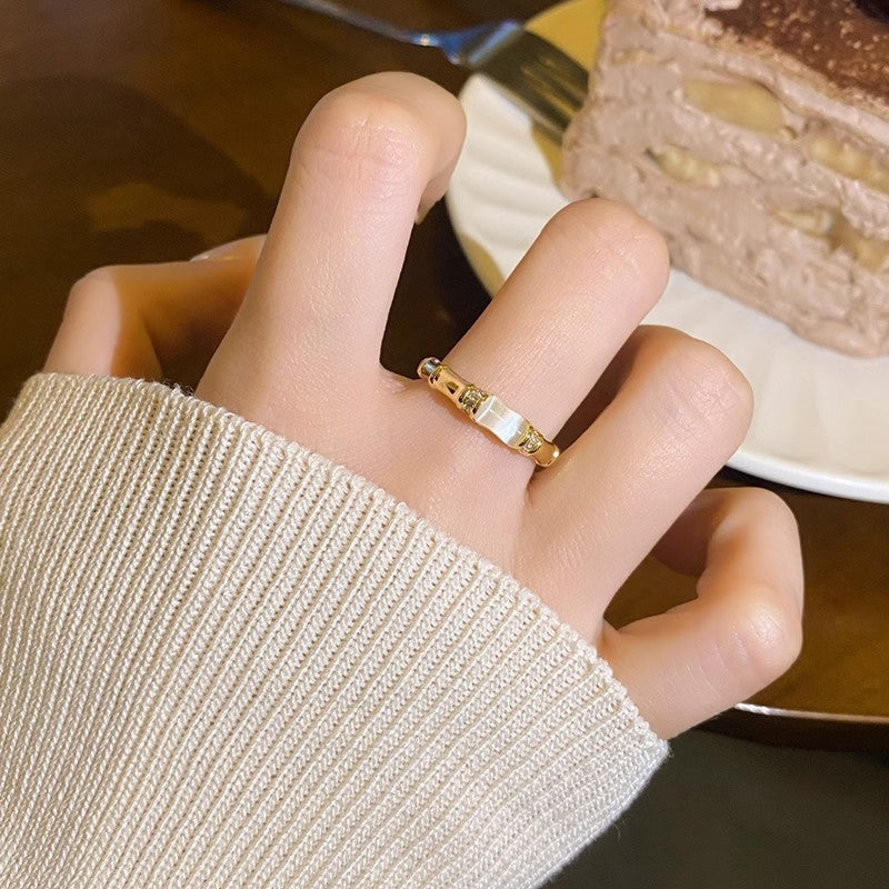 Damen zierlicher Ring im Bambusdesign mit elegantem Stein Shop Nory