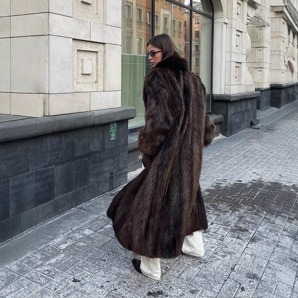 Damen Luxuriöser langer Pelzmantel mit breitem Kragen und voluminösen Ärmeln Shop Nory