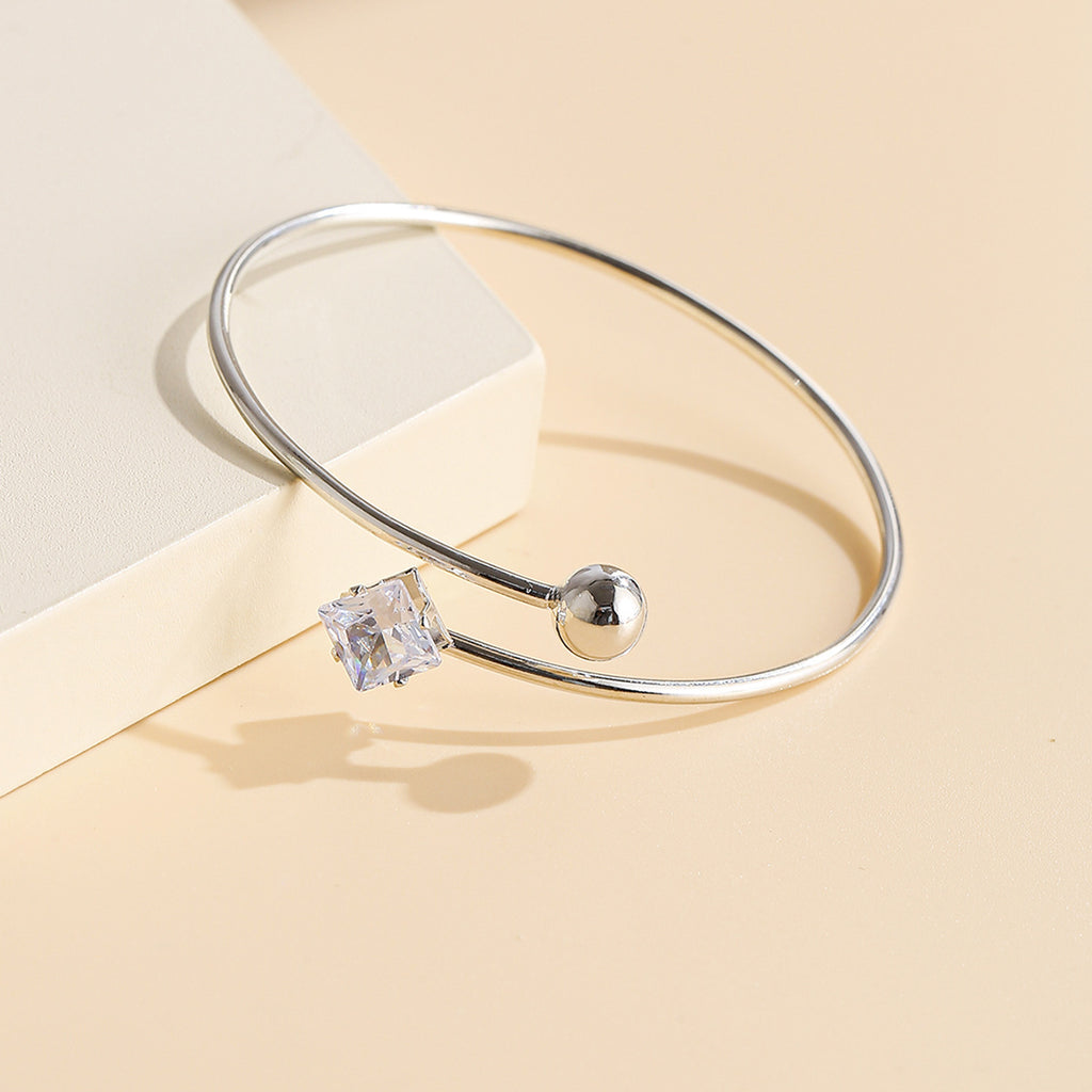 Damenarmband mit quadratischem Zirkonia-Anhänger und modernem Design Shop Nory