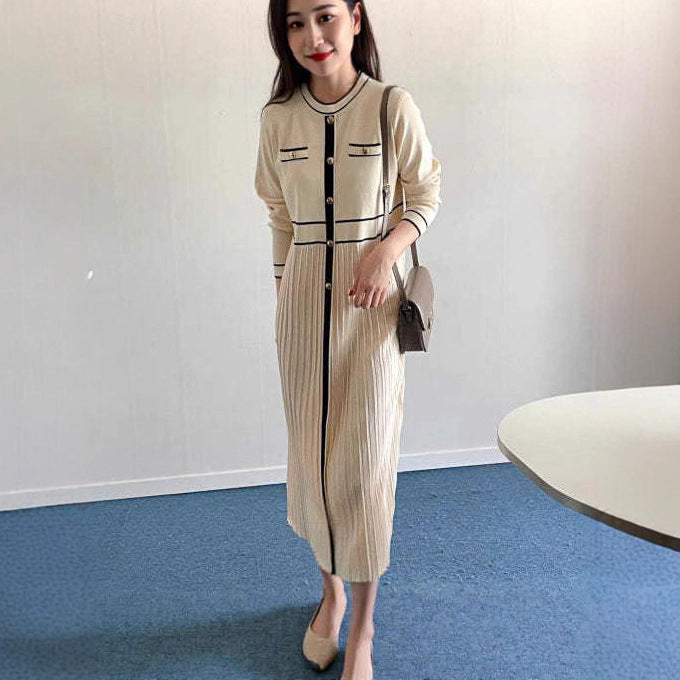 Damen Elegantes Longstrickkleid mit Kontrastpaspel, dekorativer Knopfleiste und plissiertem Rock Shop Nory