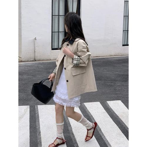 Damen Kurzer Boxy-Trench mit kontrastierendem Revers, kariertem Ärmelbesatz und aufgesetzten Pattentaschen Shop Nory