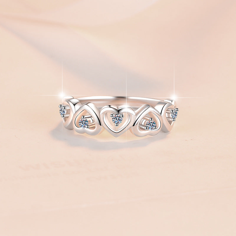 Damenring mit herzförmigem Design und funkelnden Kristallen Shop Nory