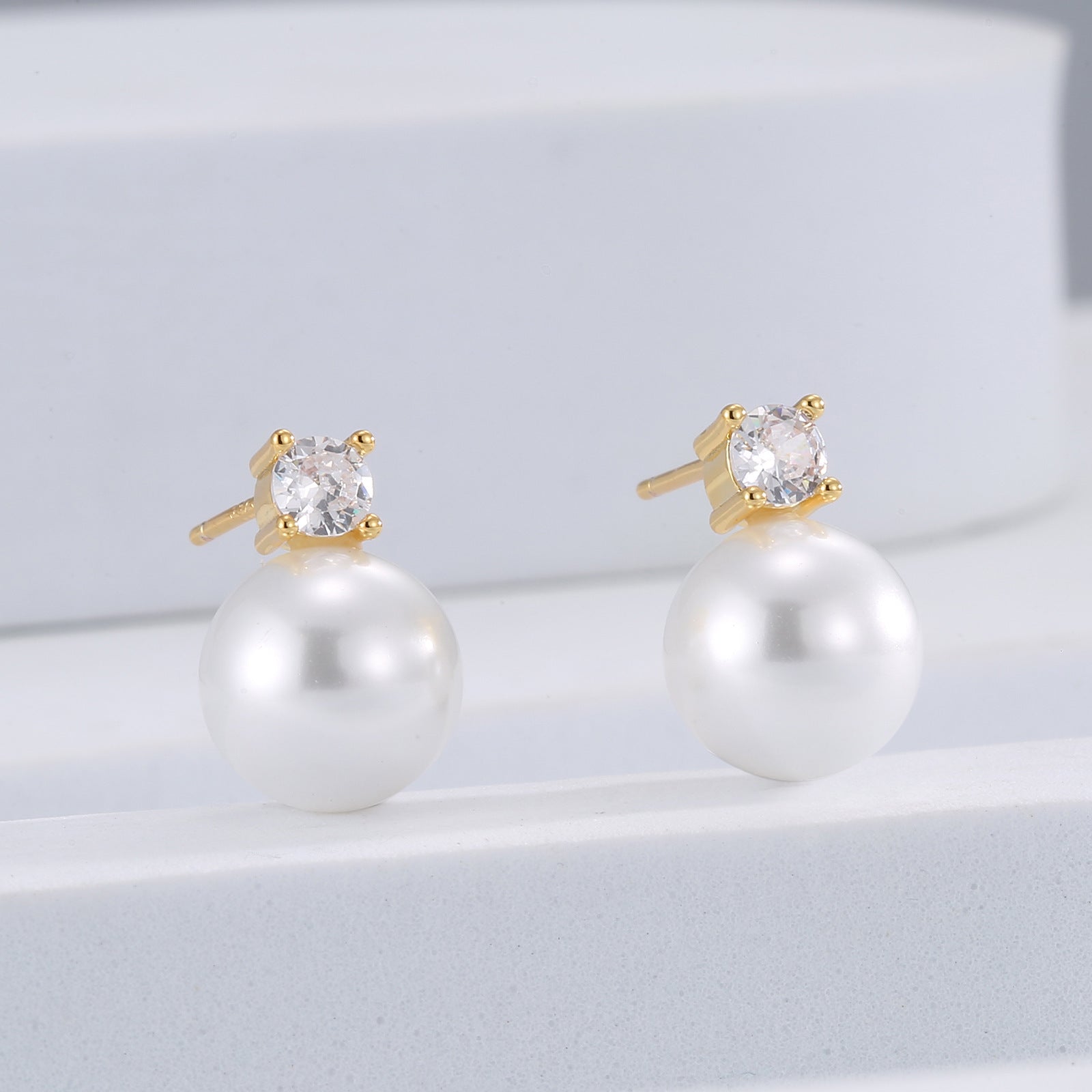 Damen Ohrstecker mit eleganten Perlen und funkelnden Zirkonia Shop Nory