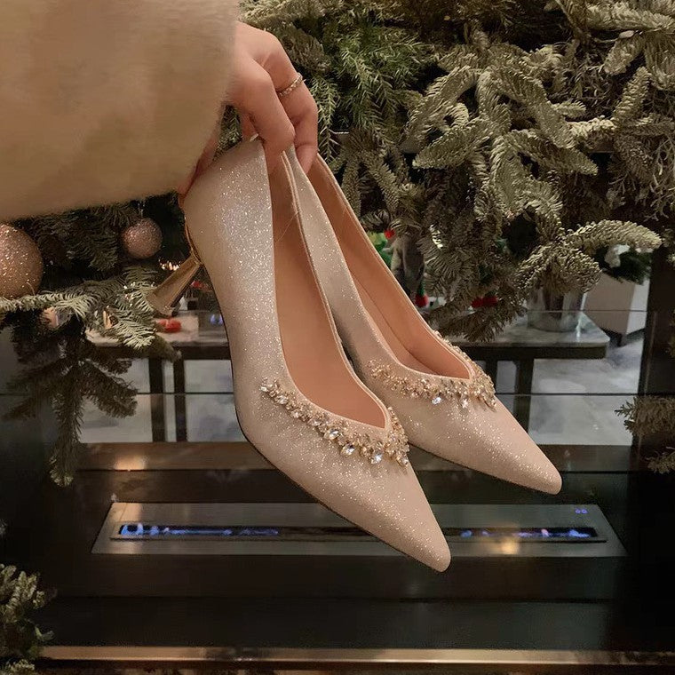 Damen Pumps mit funkelndem Strassbesatz und spitz zulaufendem Design