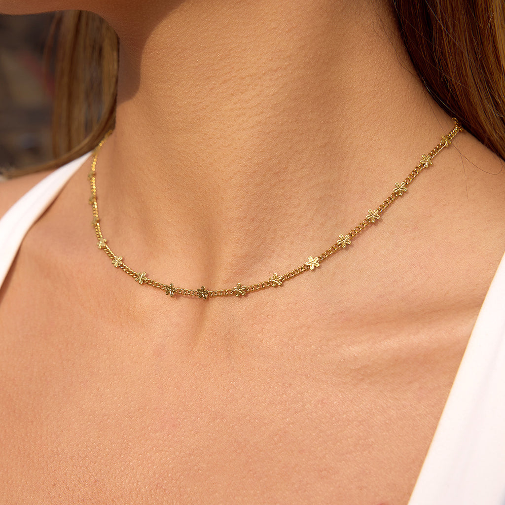 Damen Halskette mit eleganten Blumenanhängern und verstellbarem Edelstahlverschluss Shop Nory