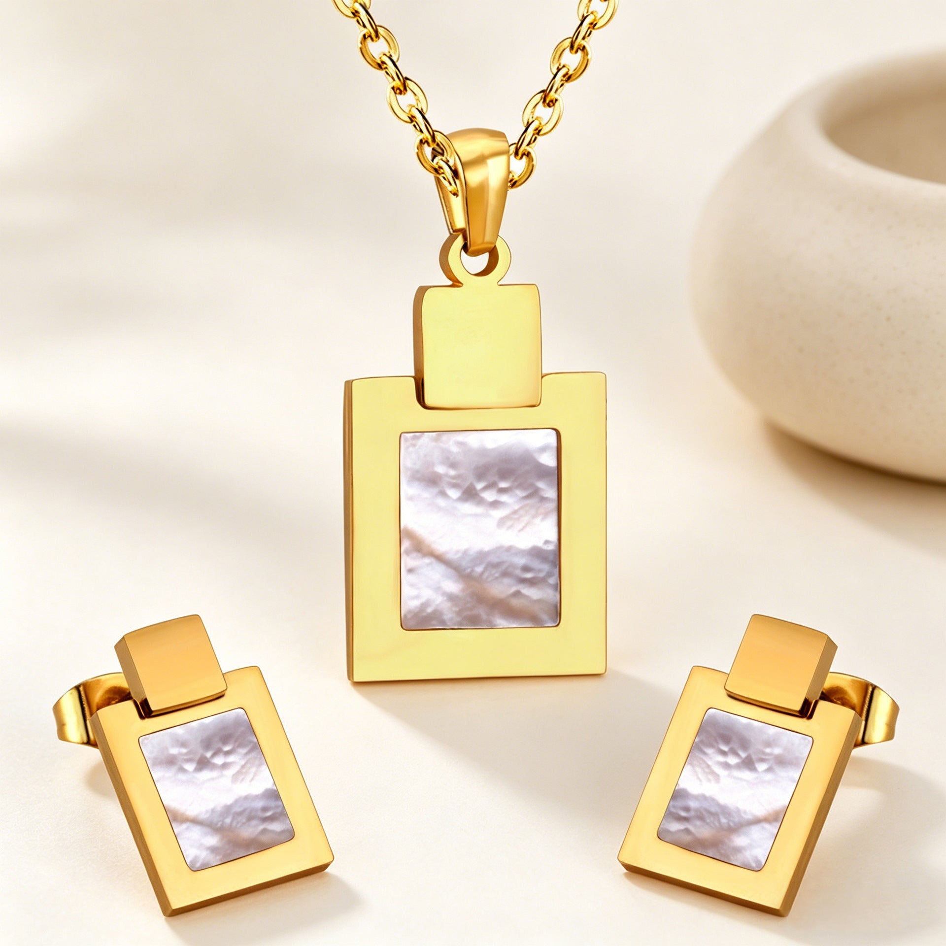 Damen Halskette mit quadratischem Anhänger aus antiallergischem Edelstahl und Zirkonia-Elementen Shop Nory