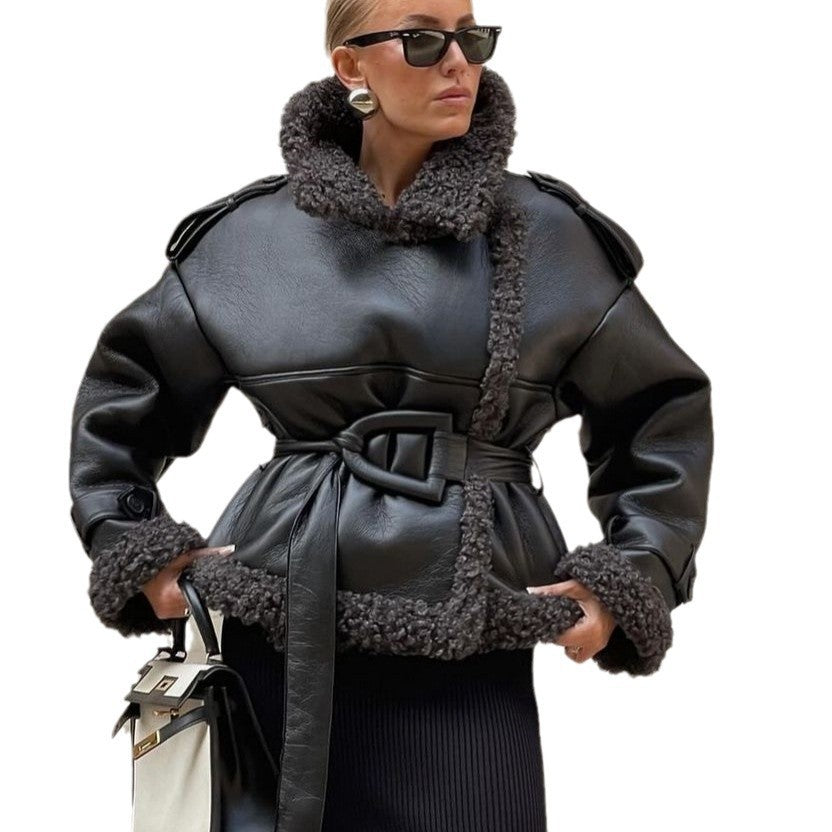 Damen Kurze Fliegerjacke aus Kunstleder mit Teddyfell-Kragen und Taillengürtel Shop Nory