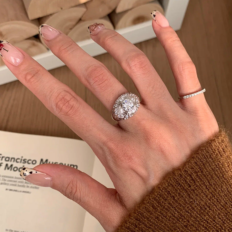 Damenring mit elegantem floralem Design und funkelndem Zirkonia Shop Nory