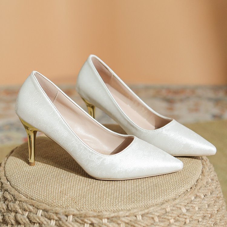 Damen elegante Pumps mit glänzendem Goldabsatz